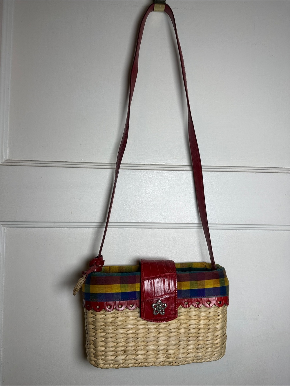 Y2K Vintage Brighton Poppy Straw Crossbody Bag with Red Crocodile Trim